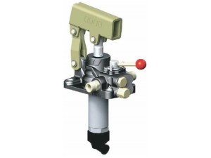 意大利OMFB公司PMI+VS系列雙作用液壓手動(dòng)泵，排量12cc/25cc/45cc，壓力：350bar/300bar/270bar，帶二位四通手動(dòng)換向閥和安全閥，操作雙作用液壓油缸。油箱安裝。
